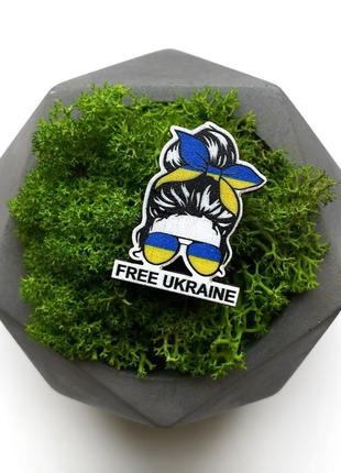 Патріотичний значок free ukraine3 фото