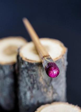 Заколка "маина" для прически, палочка из дерева и смолы, заколка с фиолетовым цветком гомфрены2 фото