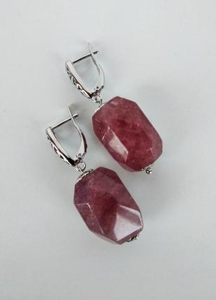 Серьги с натуральным камнем кварц клубничный