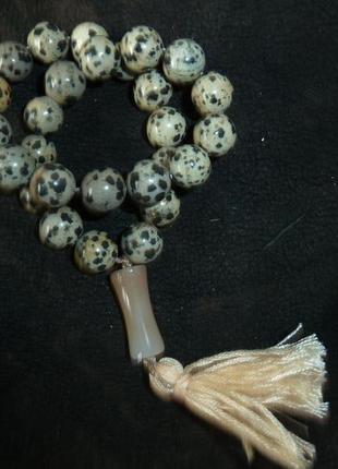 Вервиця - плямиста пісочна далматинская (перепелина) яшма, 27 намистин, довжина 190 мм при складанні
