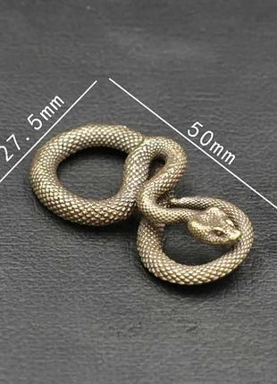 Миниатюра "змея" — небольшое художественное изделие, которое поражает своей нежностью...