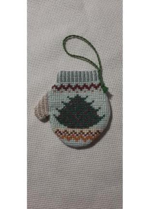 Ялинкові іграшки вишиті рукавички