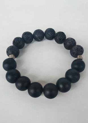 Стильный браслет из натуральных камней: оникс и лава