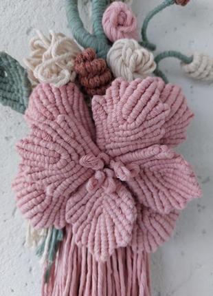 Настенное панно макраме цветы розовое