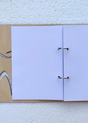 Деревянный блокнот "робочий щоденник зубного техніка" (на цельной обложке с ручкой), ежедневник из д5 фото