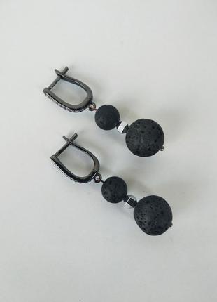 Стильні сережки з вулканічною лавою
