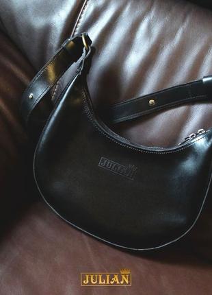 Шкіряна жіноча сумочка "багет" чорного кольору, глянцевий