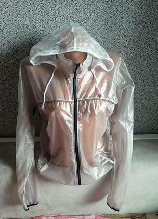 Вітрівка спортивна.