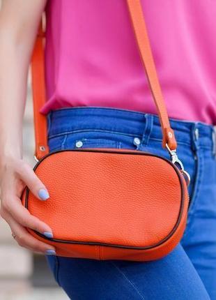 Оранжевая кожаная маленькая женская сумка4 фото