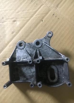 Кронштейн кріплення котушки renault laguna 1 7700872046