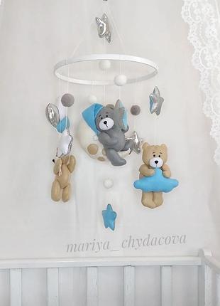 Мобіль у дитяче ліжечко