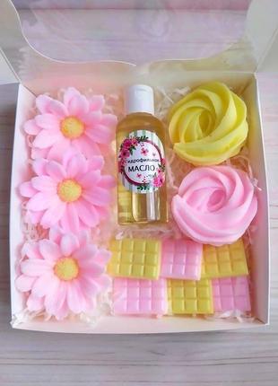 Подарочный набор мыла  "цветы и сладости"🌼🍥2 фото