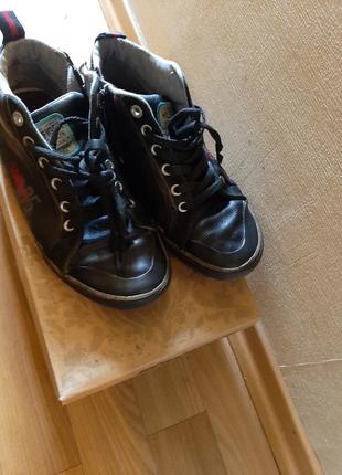 Крутяцкие кожаные ботинки,кеды от hilfiger.34.35.раз.3 фото