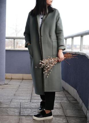 Женское демисезонное пальто с отделкой из бархата4 фото