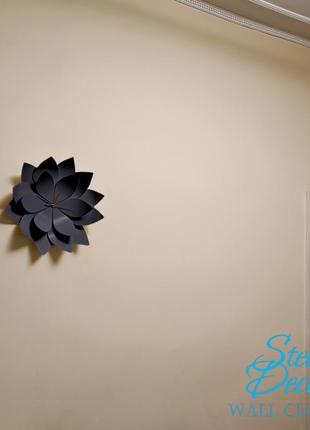 Дизайнерський металевий годинник "black steel flower"2 фото