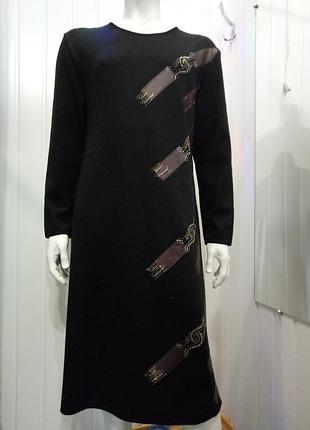 Теплое черное платье элитного бренда. escalla