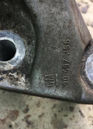 Подушка мотора опель вектра б 90498428