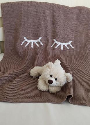 Детский коричневый плед ручной вязки с глазками в кроватку подарок на выписку фотосессию3 фото