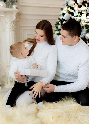 Белый женский зимний свитер тёплый фемели лук на новогоднюю фотосессию