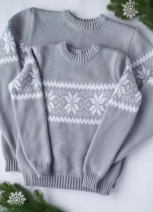 Жіночий дитячий светр зі сніжинками білий голубий теплий family look на фотосесію3 фото