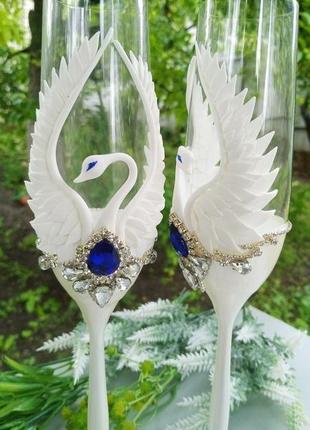 Свадебные бокалы " лебеди" в белом перламутре и синем6 фото