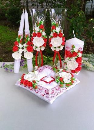 Весільна бутоньєрка для нареченого, нареченої або свідків в червоному і білому кольорі3 фото