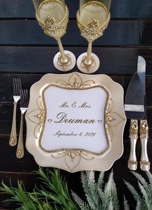 Свадебные бокалы и прибор для торта "сияние"в золотом и бежевом перламутре со стразами7 фото