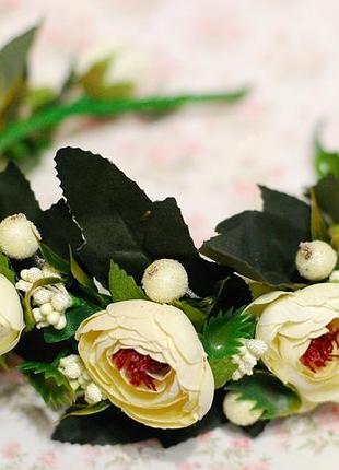 Пишний об'ємний обруч обідок з великими квітами та зеленню