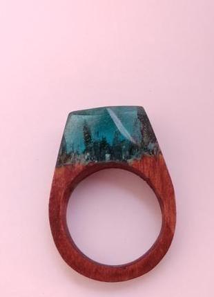 Кольцо из дерева и ювелирной смолы "night mountains".3 фото