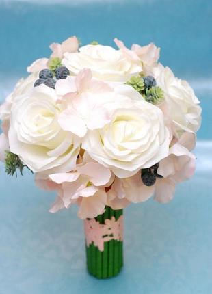 Великий стильний весільний букет - дублер в ніжних тонах з штучних квітів5 фото