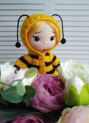 Кукла в костюме пчелки2 фото