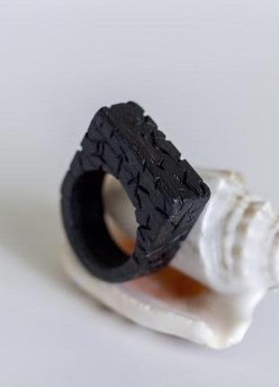 Перстень зі щілинами - кільце з тріщинами - з візерунком - чорне - дерево - унісекс1 фото