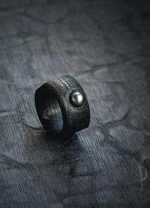 Перстень з перлиною - світла - темна - різні відтінки - дерево