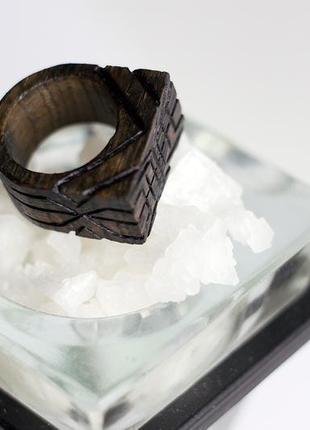 Перстень з візерунком смужки