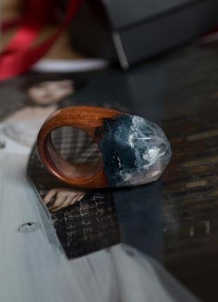 Перстень з екзотичної деревини, кільце з смоли і дерева, подарунок на новий рік3 фото