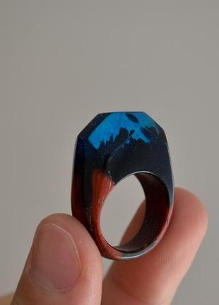 Перстень оригинальный, кольцо из смолы и дерева, подарок на новый год