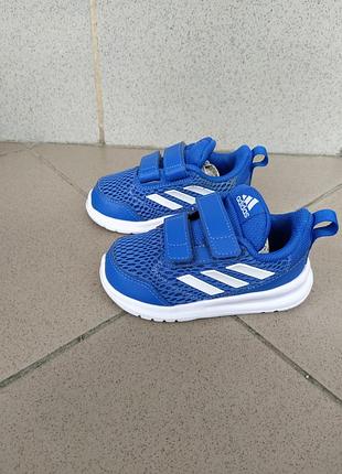 Кросівки adidas.