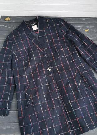Красивое пальто в клетку большого размера