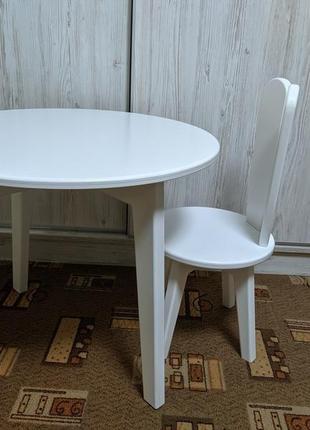 Дитячий круглий стіл і стілець зайчик в білому кольорі.