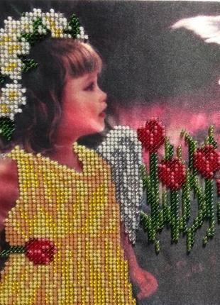 Картина, вышитая бисером "ангелочек в тюльпанах"