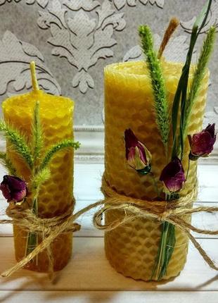 Набор из 4х свечей из вощины с сухоцветами и эфирными маслами.7 фото