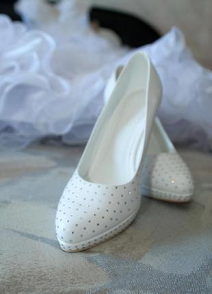 Шикарні весільні туфлі1 фото