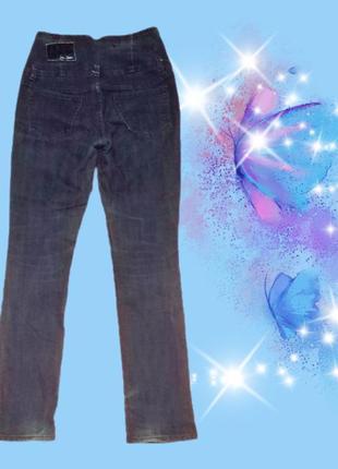 Спокусливі оригінальні жіночі джинси з високою талією2 фото