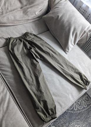 Модные молодежные брюки широкие (цвет хаки)1 фото