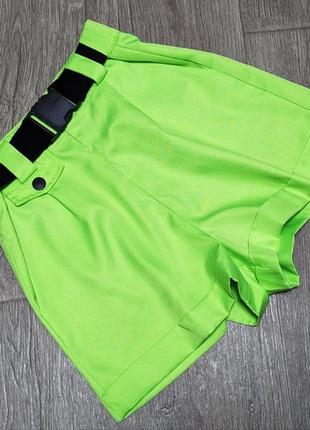 Яркие неоновые шорты карго от prettylittlething c поясом1 фото