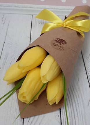 Букет тюльпанов в крафт бумаге1 фото