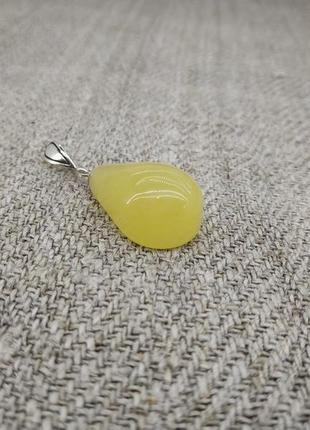 Кулон з бурштину