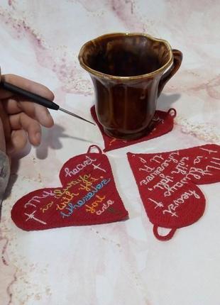 Подарок на св. валентина вязаное сердце с вашим текстом пожеланием рисунком подставка под посуду ко6 фото