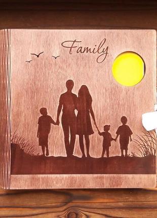 Семейный фотоальбом из дерева