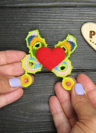 Крылатое сердце с крыльями бабочки. вязаная брошка, оригинальный подарок тонкой ручной работы psk1 фото